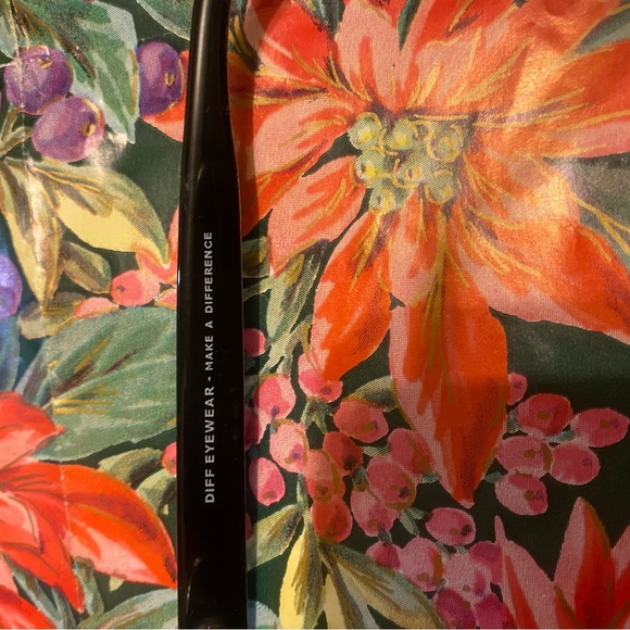 Black womens Diff polarized sunglasses - Picture 4 of 6